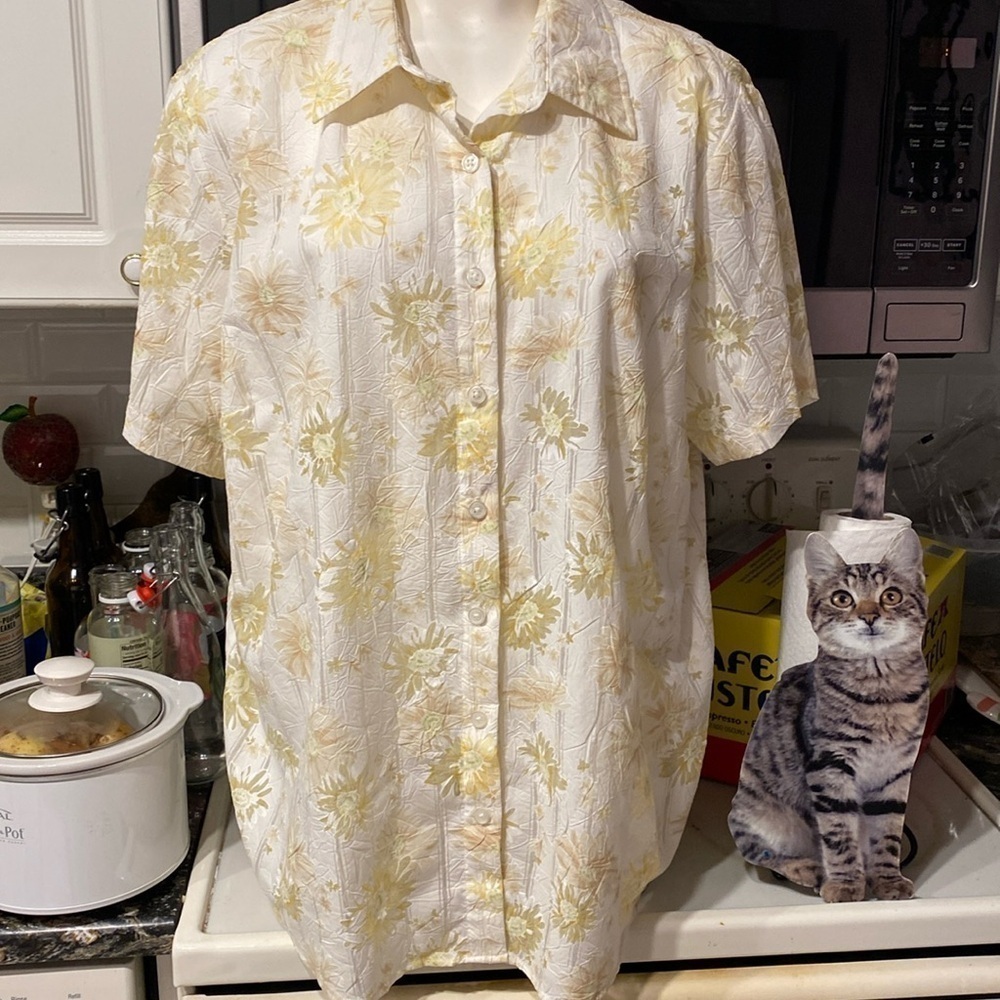 Womens CB Casual short sleeve button down plus size shirt 2X. EUC